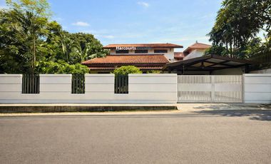 Cipete Area, Dijual Rumah Klasik Bagus dan Terawat Lokasi Strategis Row Jalan Lebar