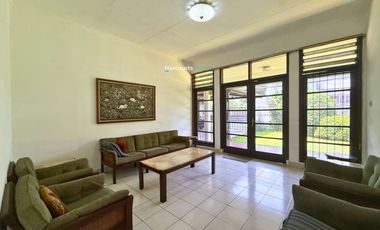 Cipete Area, Dijual Rumah Klasik Bagus dan Terawat Lokasi Strategis Row Jalan Lebar
