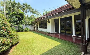 Cipete Area, Dijual Rumah Klasik Bagus dan Terawat Lokasi Strategis Row Jalan Lebar