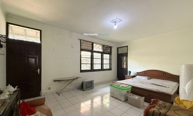 Cipete Area, Dijual Rumah Klasik Bagus dan Terawat Lokasi Strategis Row Jalan Lebar