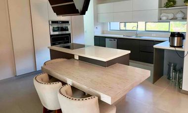 Venta de apartamento en el Poblado, Medellín 215 m², $2.290 millones COP - 675.000 USD