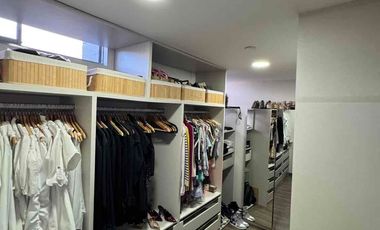 Venta de apartamento en el Poblado, Medellín 215 m², $2.290 millones COP - 675.000 USD