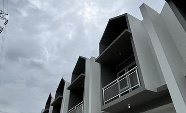 2 UNIT LAGI RUMAH BARU 2 LANTAI MINIMALIS CISARANTEN KULON ARCAMANIK