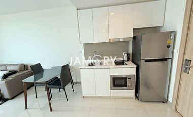 Riviera Wongamat Beach Corner Room for Rent