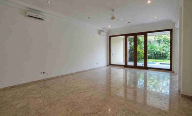 Elegan tropical Home In Kemang - 700 m2 Private Pool And Lush Garden