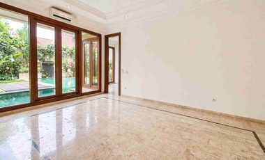 Elegan tropical Home In Kemang - 700 m2 Private Pool And Lush Garden