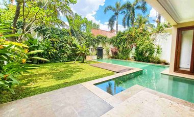 Elegan tropical Home In Kemang - 700 m2 Private Pool And Lush Garden