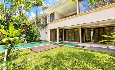 Elegan tropical Home In Kemang - 700 m2 Private Pool And Lush Garden