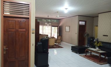 RUMAH DIJUAL DI PINGGIR JALAN RONGGOWARSITO RIAU TANAH LUAS COCOK UNTUK BISNIS