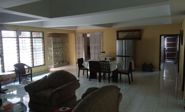 RUMAH DIJUAL DI PINGGIR JALAN RONGGOWARSITO RIAU TANAH LUAS COCOK UNTUK BISNIS