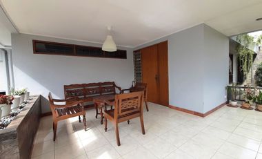 villa di cipaku bandung dekat mall dan kampus. bisa disewa harian, full furnish