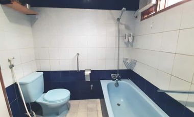 villa di cipaku bandung dekat mall dan kampus. bisa disewa harian, full furnish