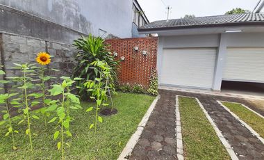 villa di cipaku bandung dekat mall dan kampus. bisa disewa harian, full furnish
