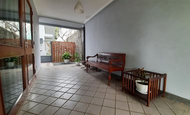 villa di cipaku bandung dekat mall dan kampus. bisa disewa harian, full furnish