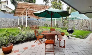 villa di cipaku bandung dekat mall dan kampus. bisa disewa harian, full furnish