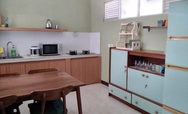 villa di cipaku bandung dekat mall dan kampus. bisa disewa harian, full furnish