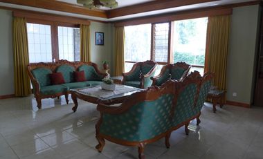 villa di cipaku bandung dekat mall dan kampus. bisa disewa harian, full furnish