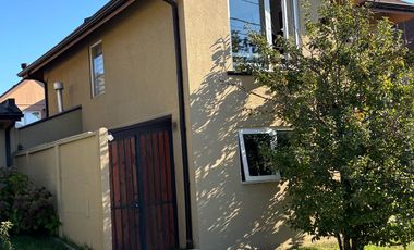 Excelente casa 4 dormitorios, patio, 2 est, condominio. Los Torreones, Concepción
