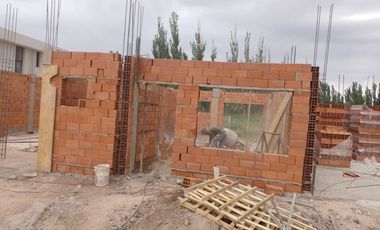 Dúplex a Estrenar 3 Dormitorios con Losa Radiante y Parrilla en Barrio Tierra Mansa, Centenario