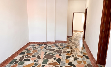 VENTA | Casa Comercial con Renta Localizada en el Corazón de Mesitas de El Colegio