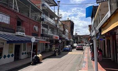 VENTA | Casa Comercial con Renta Localizada en el Corazón de Mesitas de El Colegio