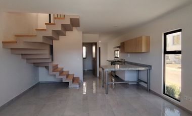 Casa de 3 recámaras cerca Periférico y Prol. Av Guadalupe