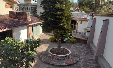SE RENTA Bodega en Jardines Del Moral