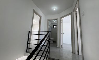 URBANIZACION VILLA BLANCA VIA A LA COSTA ALQUILO PRECIOSA Y MODERNA VILLA DOS PLANTAS, TRES DORMITORIOS, EXCELENTES ACABADOS