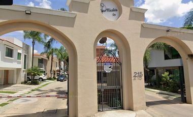 Casa  Venta y Renta en coto Jardines Vallarta Zapopan