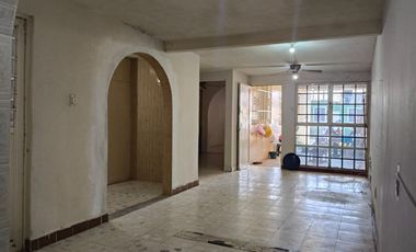 Casa en venta en esquina en Villas del Romeral, Celaya – acepta crédito