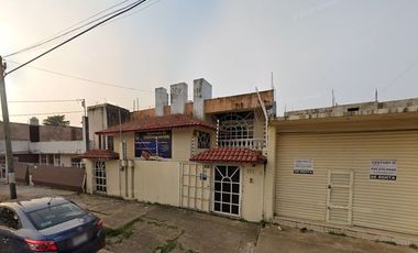 REMATE INMOBILIARIO  📍 Ubicación: Av. 18 de Octubre 135, Col. Chapala, Minatitlán, Veracruz