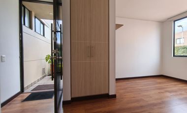 ARRIENDO CASA UN SOLO PISO – CHIA