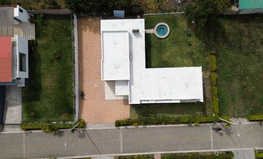 HERMOSA QUINTA CON JACUZZI EN YUNGUILLA URB.PRIVAD