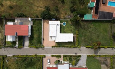 HERMOSA QUINTA CON JACUZZI EN YUNGUILLA URB.PRIVAD