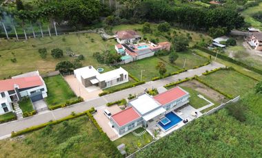 HERMOSA QUINTA CON JACUZZI EN YUNGUILLA URB.PRIVAD