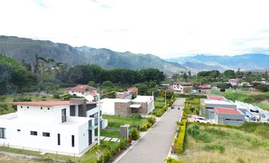 HERMOSA QUINTA CON JACUZZI EN YUNGUILLA URB.PRIVAD