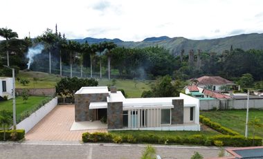 HERMOSA QUINTA CON JACUZZI EN YUNGUILLA URB.PRIVAD