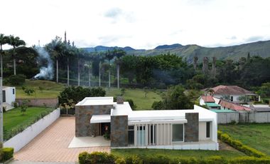 HERMOSA QUINTA CON JACUZZI EN YUNGUILLA URB.PRIVAD