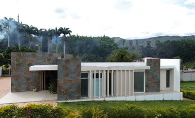 HERMOSA QUINTA CON JACUZZI EN YUNGUILLA URB.PRIVAD