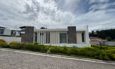 HERMOSA QUINTA CON JACUZZI EN YUNGUILLA URB.PRIVAD