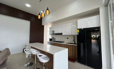 HERMOSA QUINTA CON JACUZZI EN YUNGUILLA URB.PRIVAD