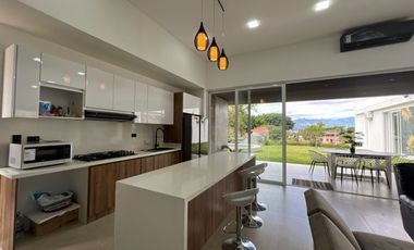 HERMOSA QUINTA CON JACUZZI EN YUNGUILLA URB.PRIVAD