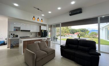 HERMOSA QUINTA CON JACUZZI EN YUNGUILLA URB.PRIVAD