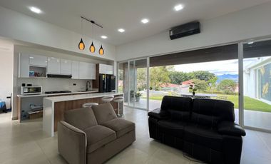 HERMOSA QUINTA CON JACUZZI EN YUNGUILLA URB.PRIVAD