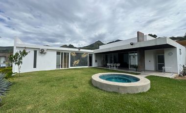 HERMOSA QUINTA CON JACUZZI EN YUNGUILLA URB.PRIVAD