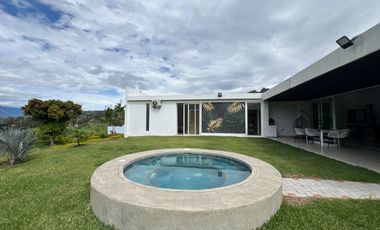 HERMOSA QUINTA CON JACUZZI EN YUNGUILLA URB.PRIVAD