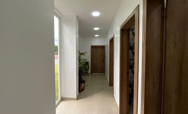 HERMOSA QUINTA CON JACUZZI EN YUNGUILLA URB.PRIVAD