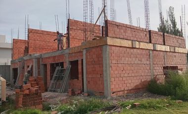 Dúplex a Estrenar 2 Dormitorios Barrio Tierra Mansa, Centenario, con Losa Radiante y Parrilla