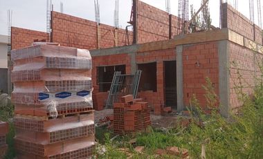 Dúplex a Estrenar 2 Dormitorios Barrio Tierra Mansa, Centenario, con Losa Radiante y Parrilla