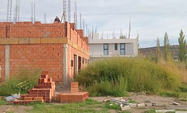 Dúplex a Estrenar 2 Dormitorios Barrio Tierra Mansa, Centenario, con Losa Radiante y Parrilla